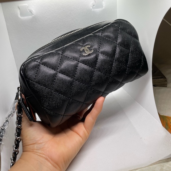 Travel pouch from Chanel beauty line - Picture 4 of 11